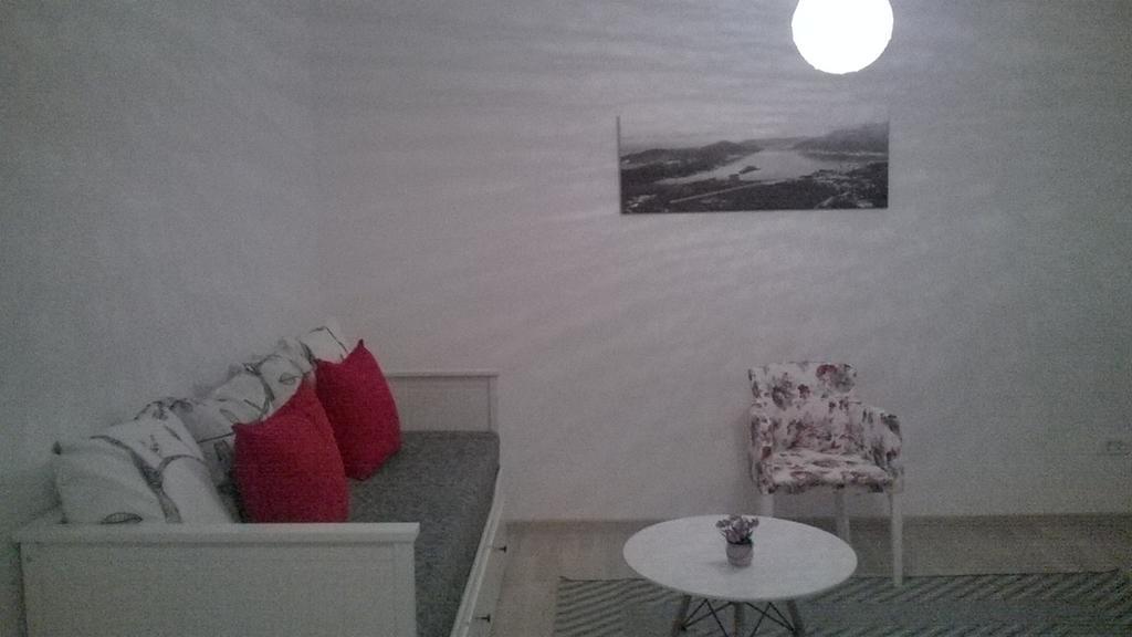 Apartments Delfin Тиват Экстерьер фото