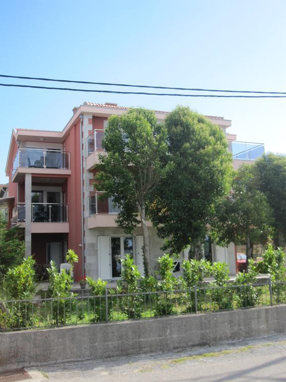 Apartments Delfin Тиват Экстерьер фото