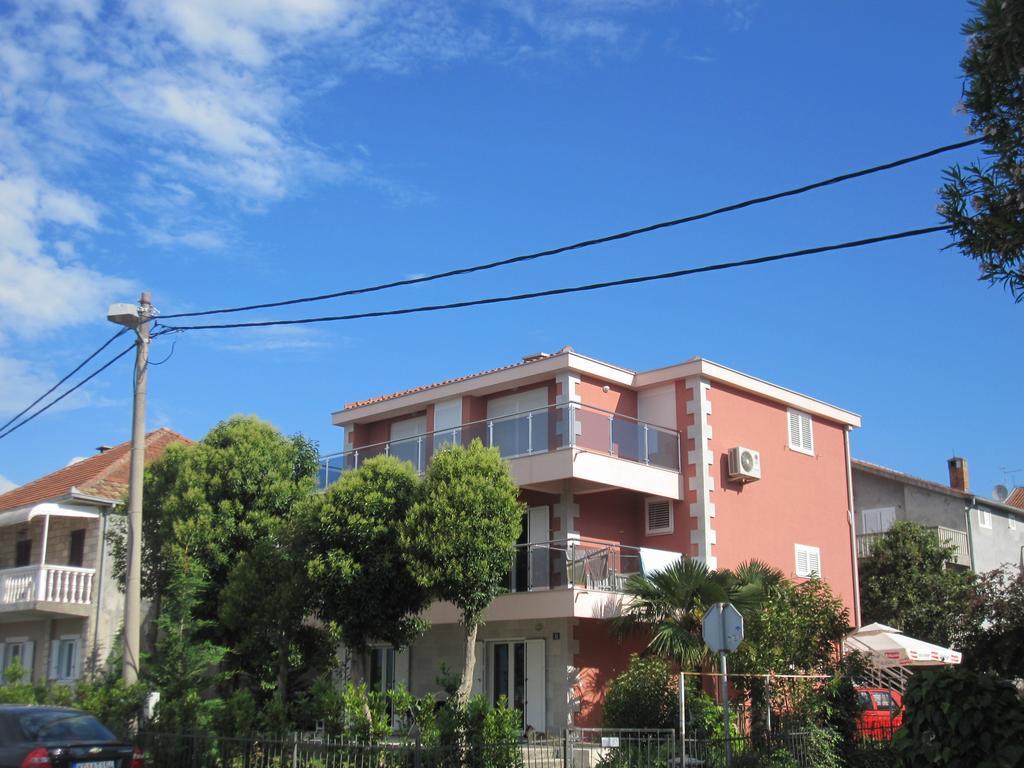 Apartments Delfin Тиват Экстерьер фото