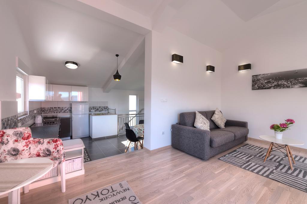 Apartments Delfin Тиват Экстерьер фото