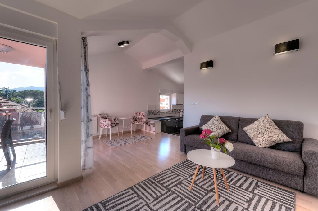 Apartments Delfin Тиват Экстерьер фото