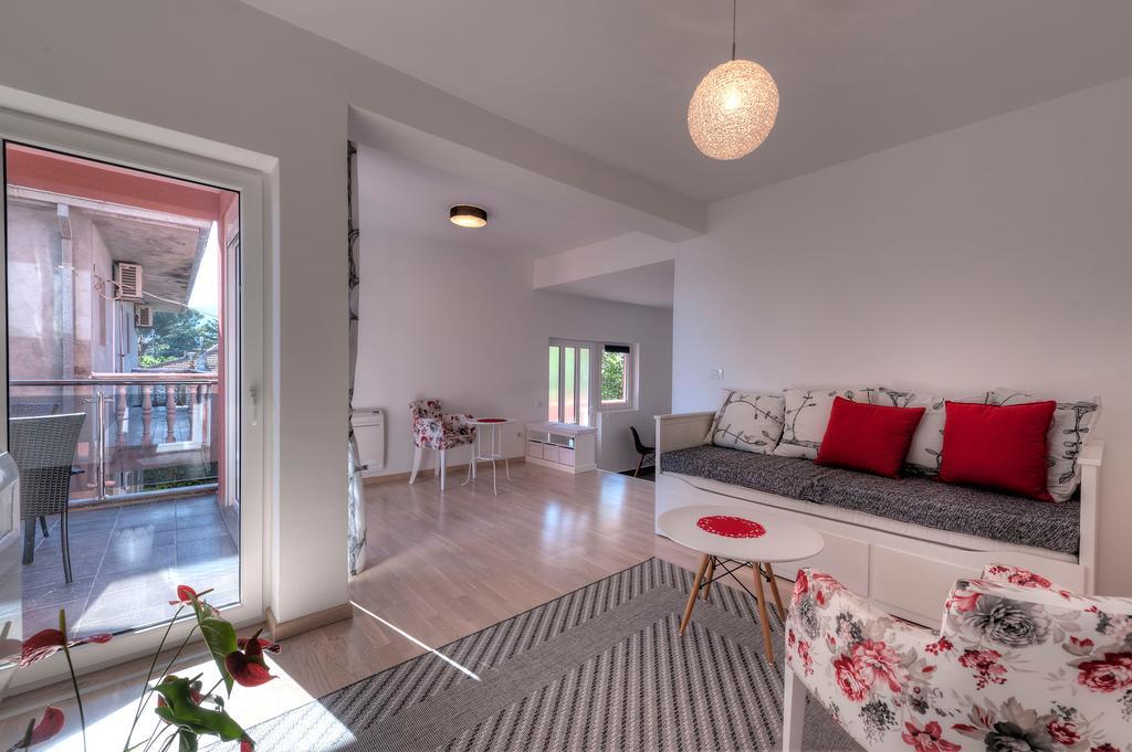 Apartments Delfin Тиват Экстерьер фото