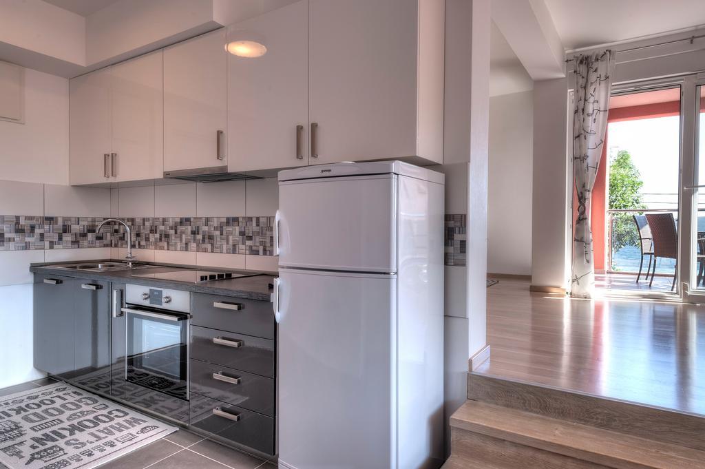 Apartments Delfin Тиват Экстерьер фото
